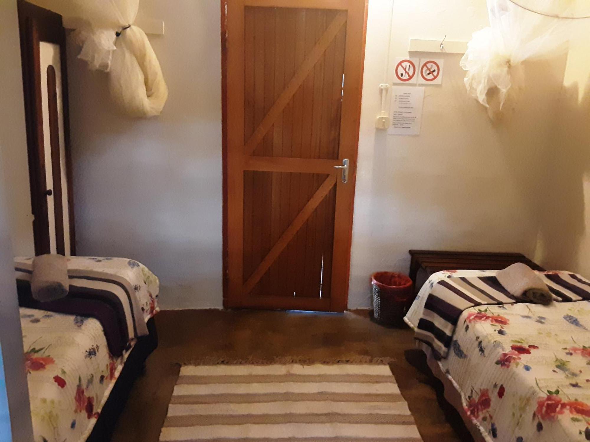 Kai-Oms Backpackers Lodge Оучо Екстер'єр фото